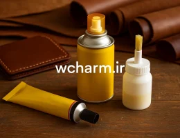 تصویر نمای روبرو از مواد و ابزار چسب‌کاری چرم و کفش‌دوزی روی میز کارگاه با نور طبیعی و دکور چرمی، بدون نوشته در تصویر و فقط آدرس wcharm.ir در مرکز آن،